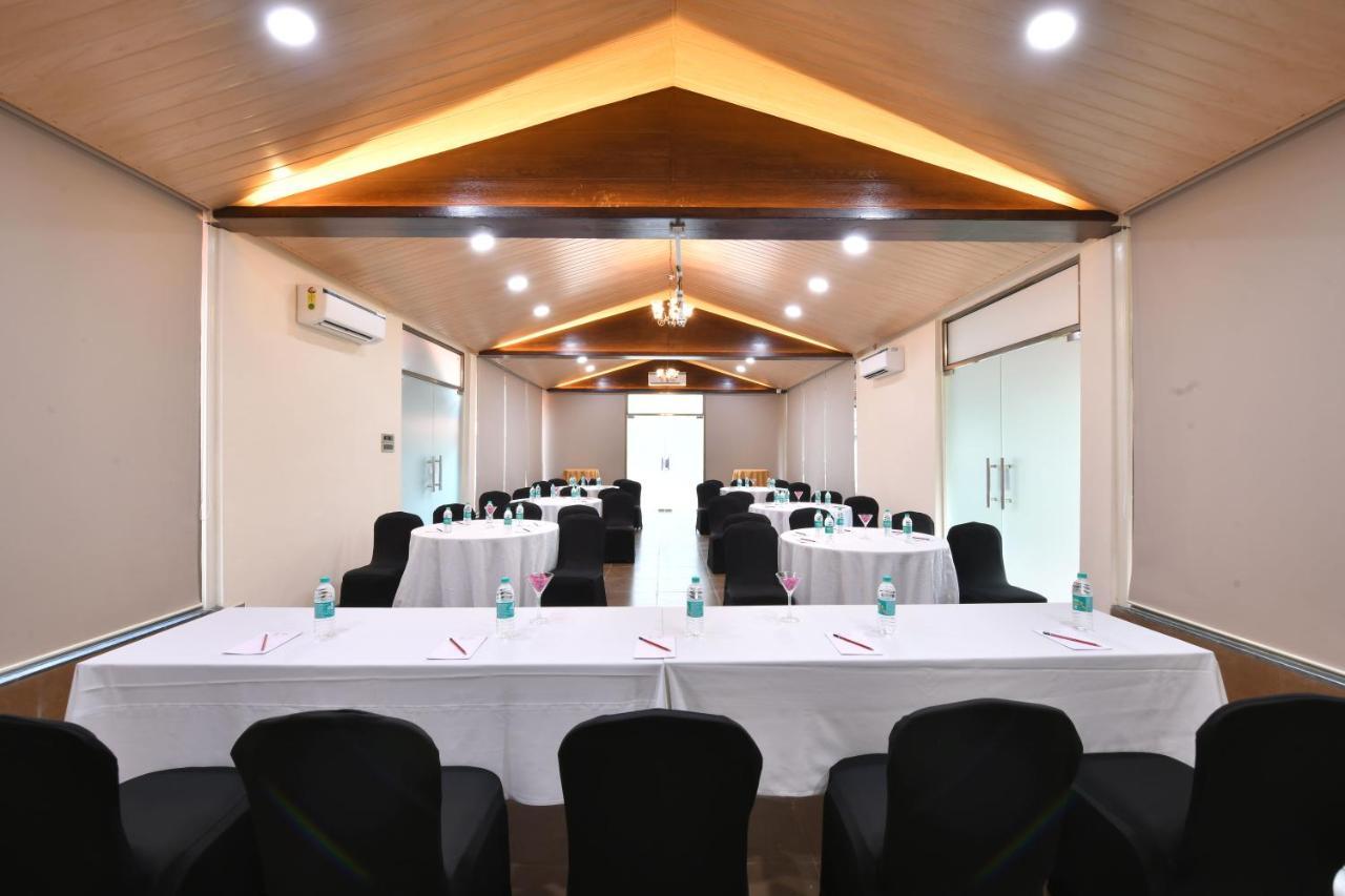 Arova Woods Zinc Journey By The Fern, Lonavala Exterior foto